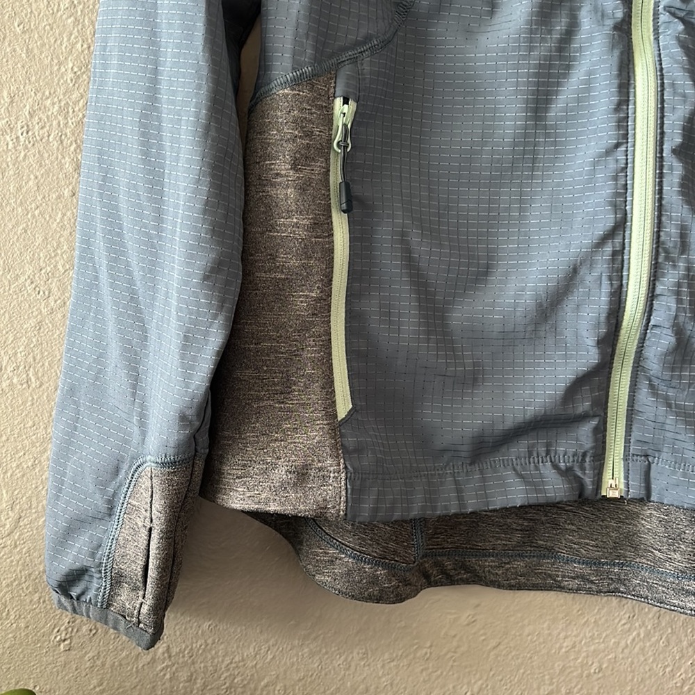 Mountain Hardware Lightweight Jacket - image 4